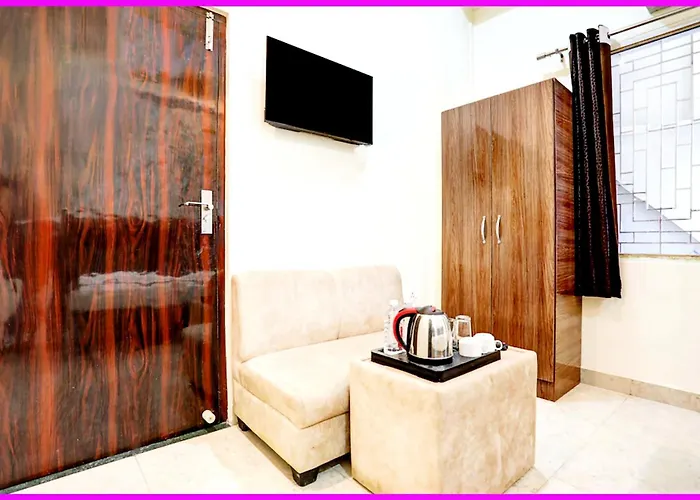 Hotel Chankaya Bnr Palace - Jagannath Temple - Sea Beach - Swimming Pool- Restaurant - Lift And Parking Facilities - Fully Air Condition With All Luxury Luxuary Rooms With Attached-Balcony - A Top Rated Hotel